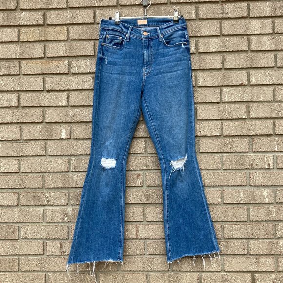 MOTHER Denim - MOTHER The Weekend Fray Six Packs On Me Distressed Jeans Size 27